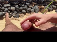 POV Mamada pública descarada en la playa con semen en la boca