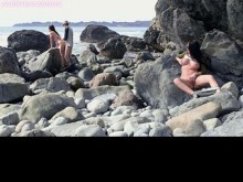 Bajarse viendo a una pareja CALIENTE FOLLAR en la playa