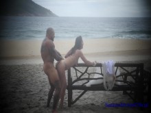 Sexo en la playa pública - Pareja amateur real - Renovación de votos y sexo en la playa