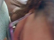 Puta colombiana con tetas es follada en la playa