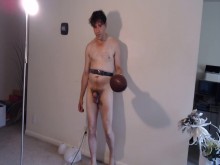 ¡Lanzamiento de fútbol de amigos de playa desnudos XXX! con Maolo!