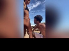 Me descubren tomando la leche en la playa- Sexo latino-