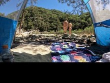 Sexo público arriesgado en la playa nudista