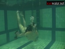 Erótica y gimnasia submarina.