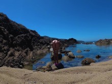 TRAVEL NUDE - Chica nudista de cuerpo perfecto en la playa salvaje de España