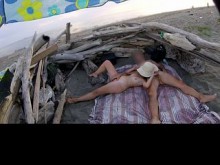 Público Nudista Playa Profesora De Francés Mamada Voyeur Atrapada - MissCreamy