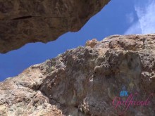 Experiencia Coastal GFE saliendo con Alina West y tocando/jugando con su coño en la playa y