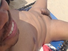 Playa intermitente gran polla masturbación pública