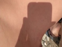 Kinky Selfie - Pareja nudista amateur real en la playa. Orinando. Sentado en la cara. Chorro. Mamada.