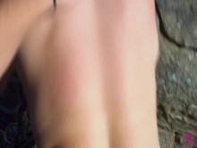 Se acercó a una rubia nudista en la playa y se la folló duro en público con sexo duro - Vídeo completo