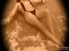 Nena de playa tetona y caliente de estilo vintage de los años 20 se quita el bikini