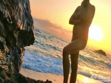 ¡ATRAPÓ! ¡Hacer porno en una playa pública salió mal!