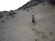 38dd tetas adolescente puta camina desnuda en la playa