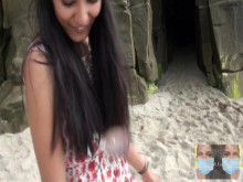 Modelo vive en Beach Cave