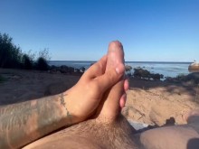 Sólo se oía el suave sonido del agua chapoteando, como si estuviera cómodamente en la playa.