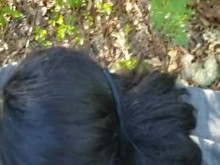 Papá blanco sexy de ébano enamorado en el bosque en Myrtle Beach SC
