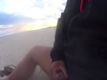 Trabajo manual en la playa pública