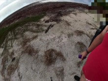 Exhibición en la playa en traje de baño deportivo empalmado - POV Corrida en solitario en la orilla del mar con audio de ex esposa