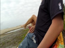 ¡¡¡Sexo público amateur real arriesgado en la playa !!! Gente caminando cerca...