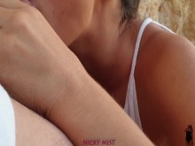 Traga su semen en la playa - Nicky Mist