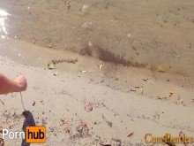 Ups extraño otra vez cum en mis bragas en la playa