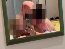 Me filmo mientras el chico del servicio de habitaciones del hotel me folla a lo perrito - parte 2