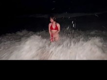 Una sirena, una bruja o un fantasma, no sé qué era, pero tuve que obligarla a chuparme la polla y follarla para que no viera que tenía miedo ????????????